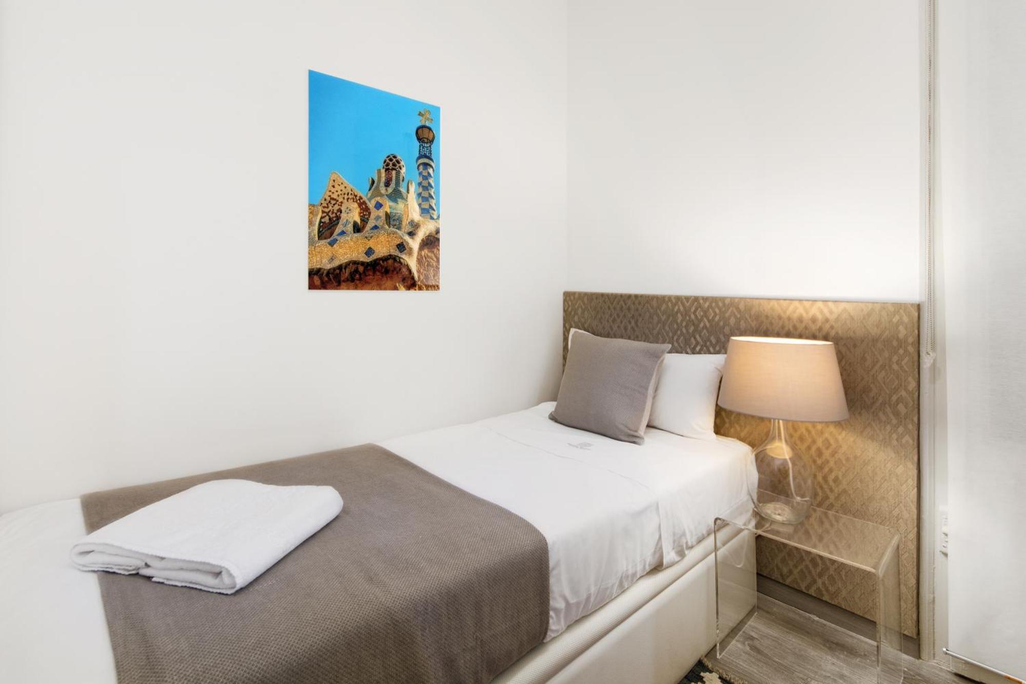 Eixample Building Apartments By Mercedes Heritage Barcelona Bilik gambar